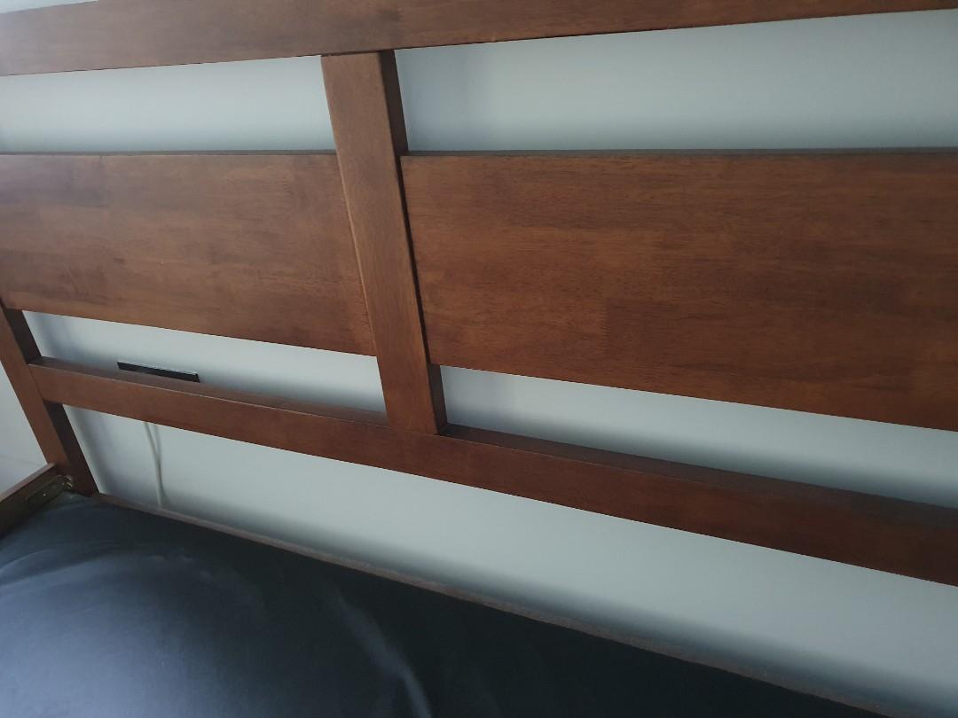 Picket and Rail bed frame (original price 1.5k), Furniture & Home