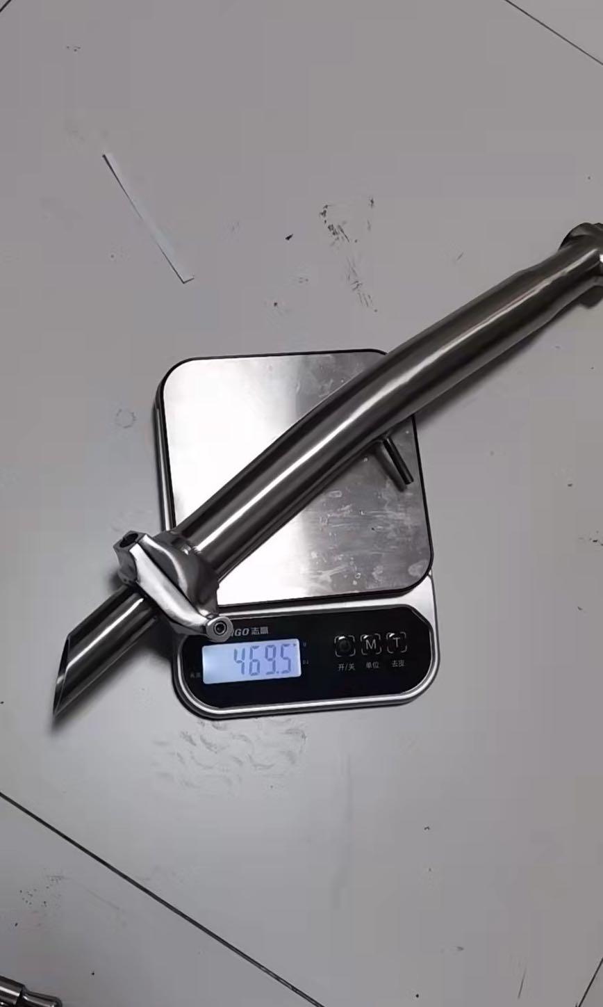 Brompton Titanium Stem (Category: Parts & Accessories) located in Singapore. Submitted by bromprr_type_r_31 (Listing ID 1125882833, Image 9). Description: Interested can PM me for better quality video/photos of the M/S stem You can look at other listings on titanium fork and triangle. Raw finishing $640 Titanium S stem 557g Another photo is stock M stem weight.