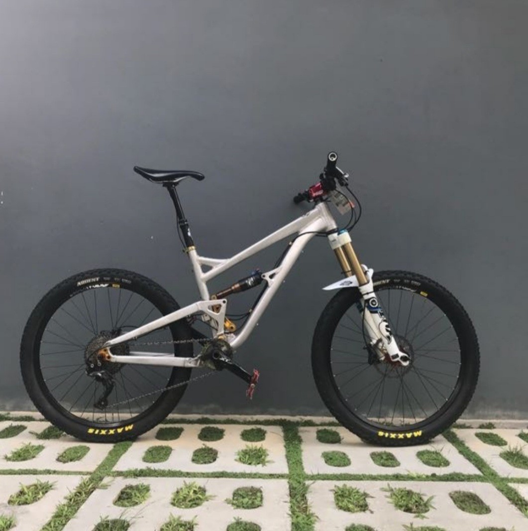 Saracen Ariel full sus mtb 26 M size Sports Equipment
