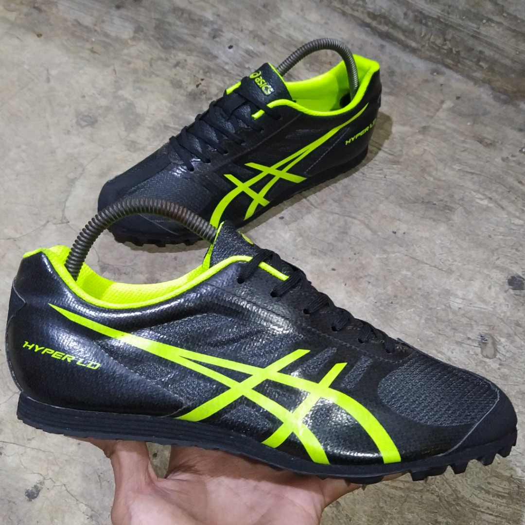 Sepatu spike shop sprint