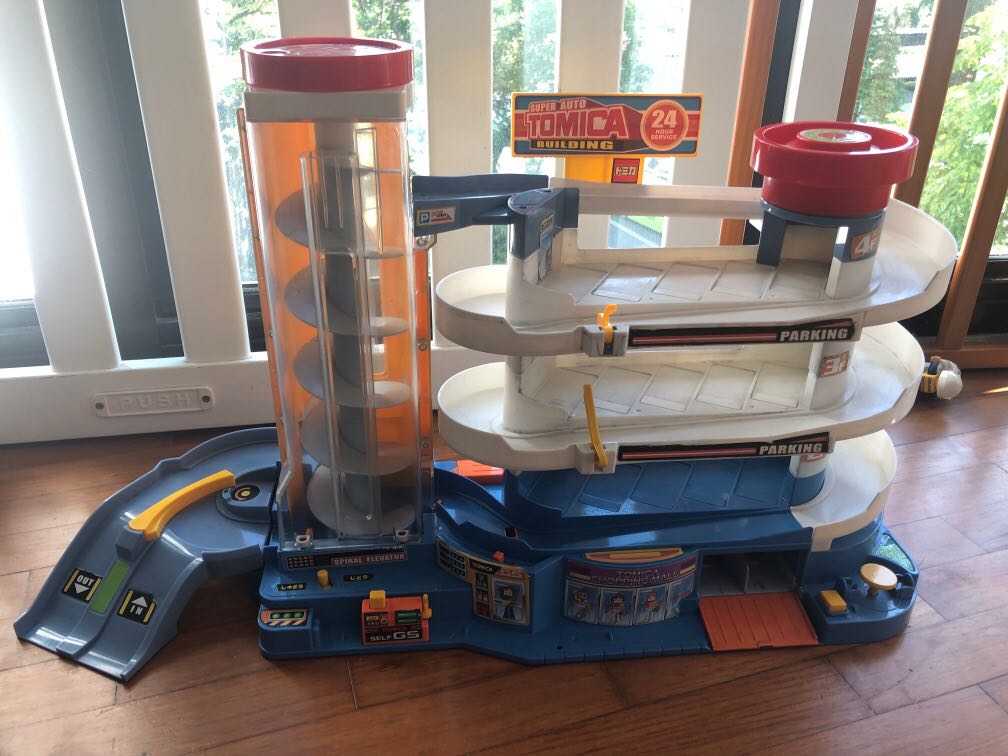 Tomica super parking building, Hobbies & Toys, Toys & Games on Carousell