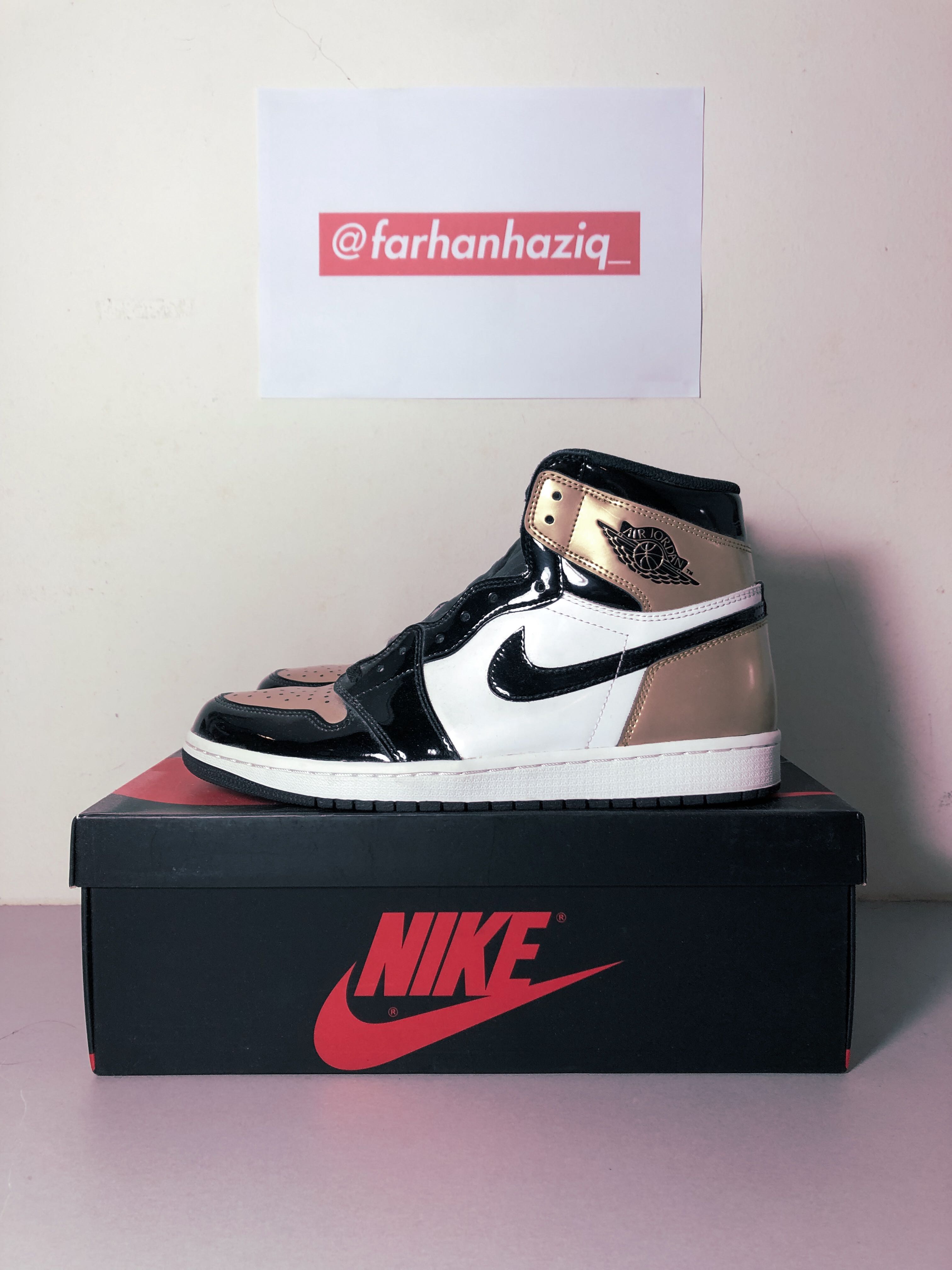 air jordan 1 retro high gold toe
