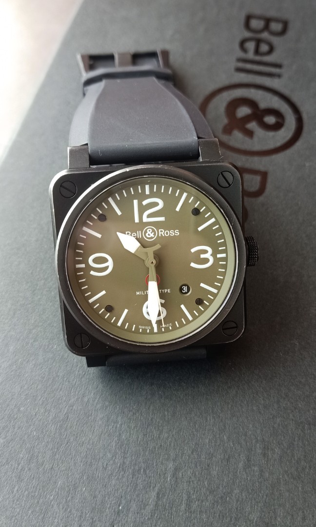 Bell and ross military type top