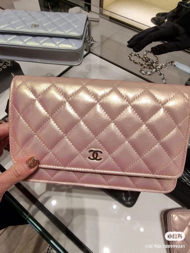 Buy Luxurious Chanel 21K Pink Iridescent Key Holder Wallet SHW | REDELUXE Sale