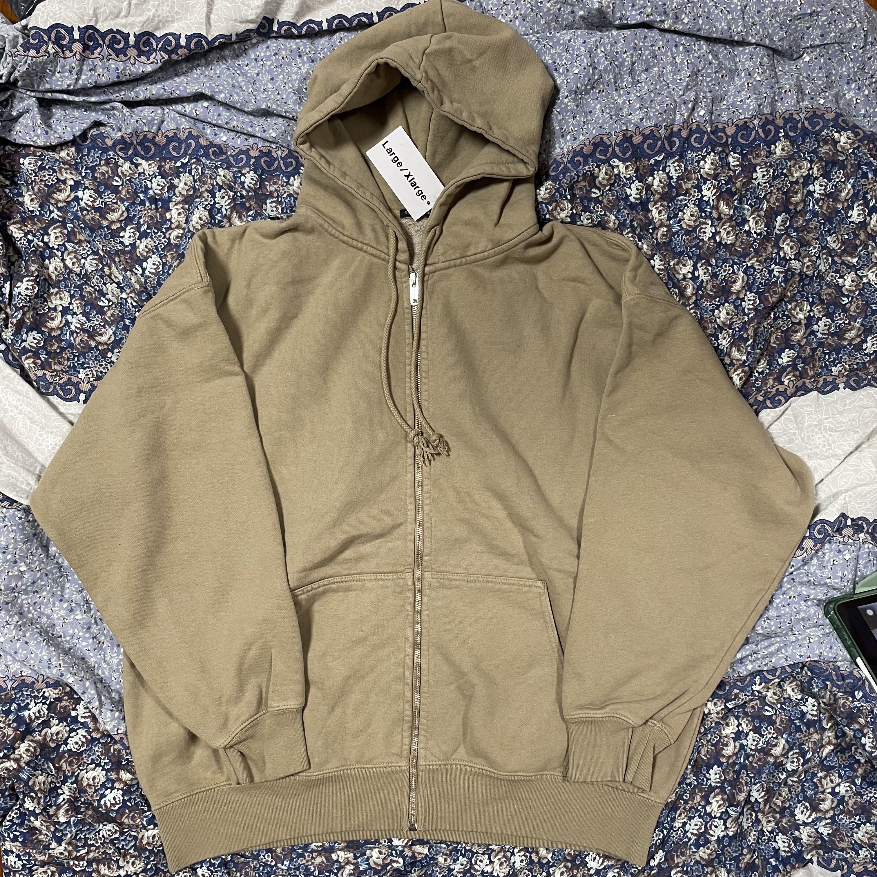 BNWT brandy melville carla hoodie, 女裝, 上衣, 長袖衫- Carousell