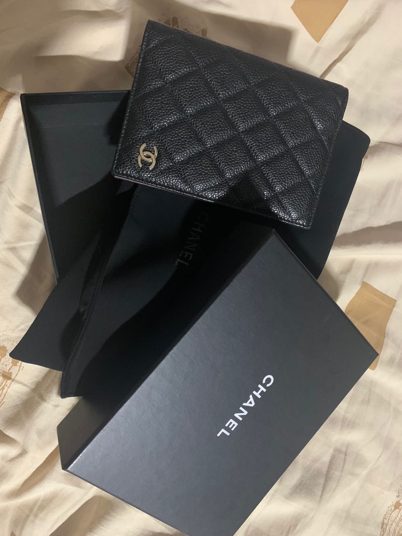 Chanel passport case, 名牌, 手袋及銀包 Carousell
