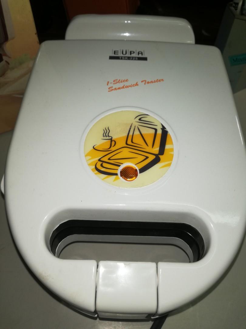 Eupa sandwich toaster (Category: Bakeware) located in Paranaque City. Submitted by 4thestate.surplusan (Listing ID 1123325734, Image 2). Description: sandwich toaster, model sk 225 110 volts, 345 watts loc fourth estate paranaque.