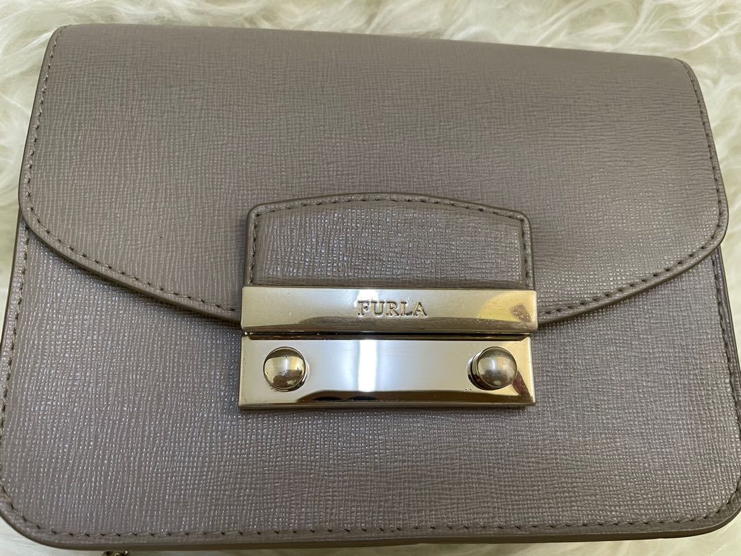 Furla discount julia size