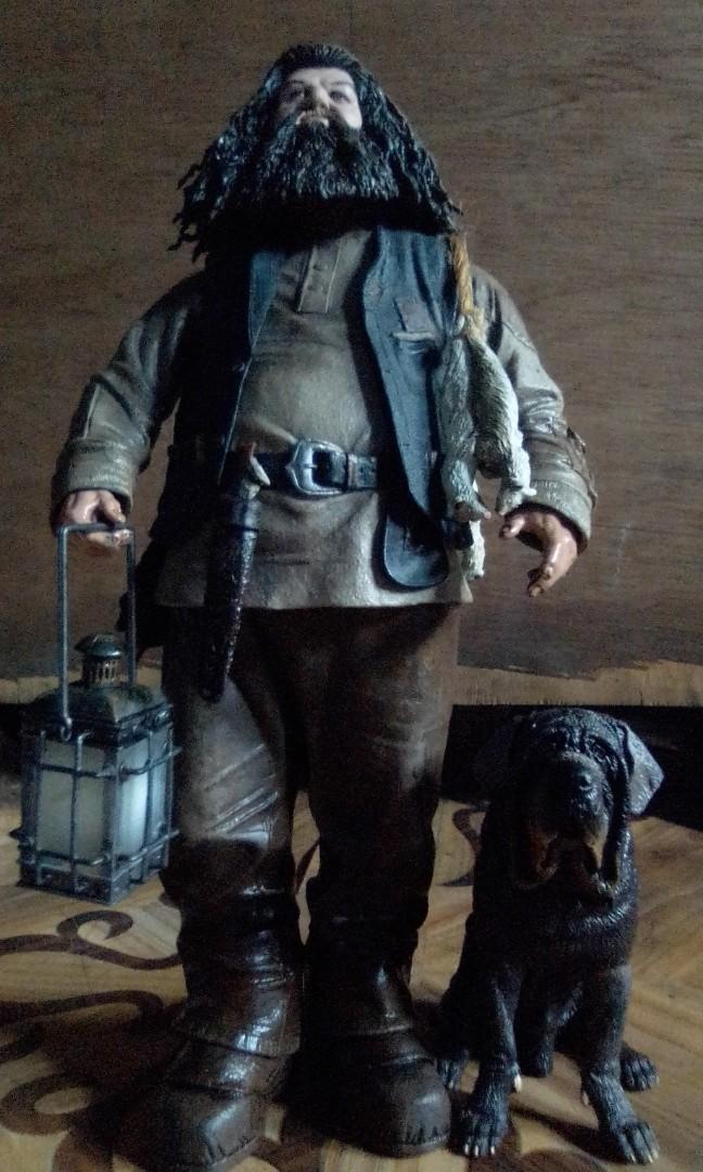 Harry Potter & the OotP Hagrid (Category: Figurines & Statues) located in San Juan City. Submitted by richard.heart (Listing ID 1123355684, Image 2). Description: Harry Potter and the Order of the Phoenix Hagrid Box set. Made by NECA. Figure is BiB but is in great condition joints are tight and accessories are complete. Figure is big see images for comparison..