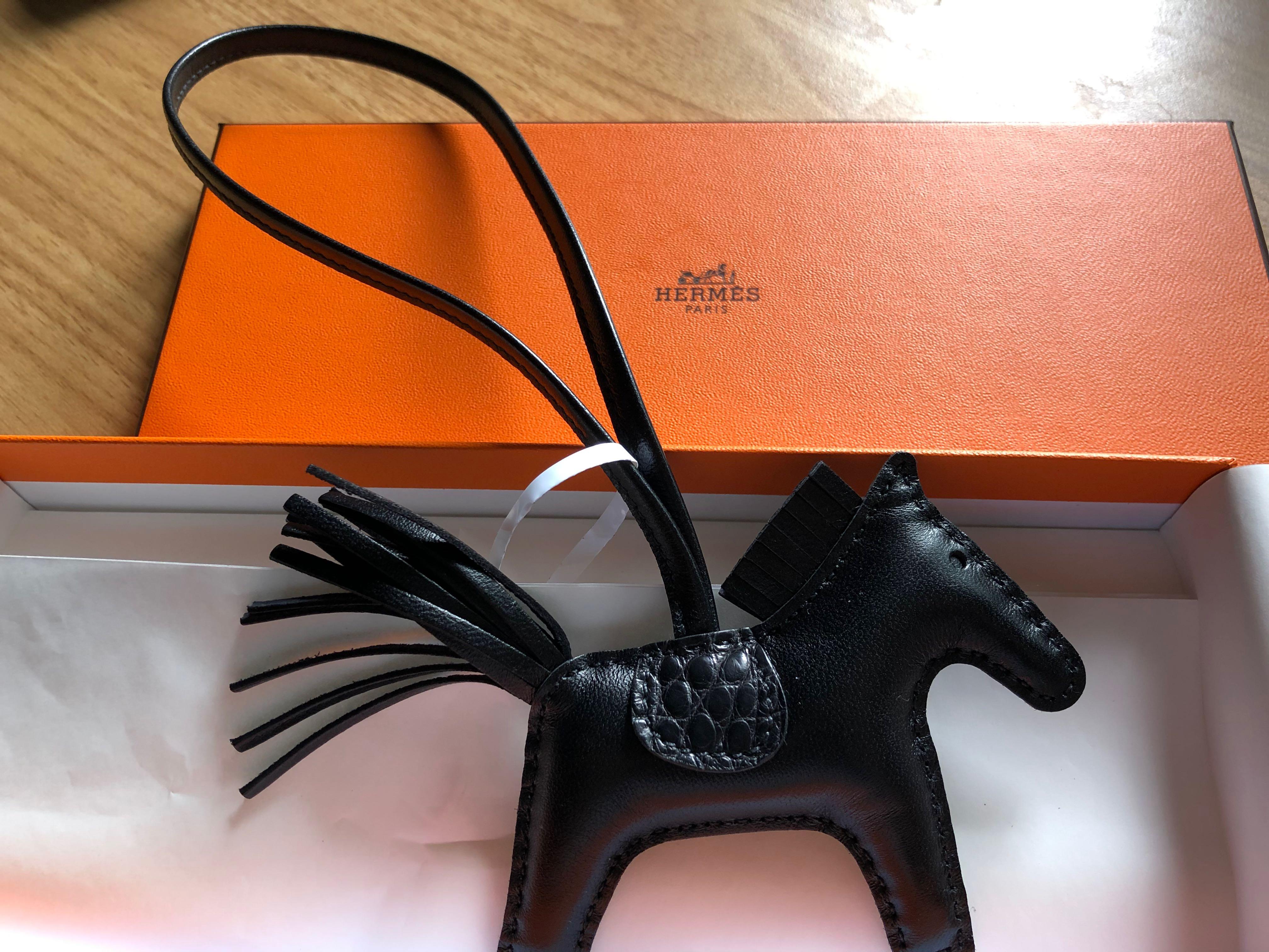 HERMES RODEO All Black Rodeo Touch Alligator PM. Stamp Z