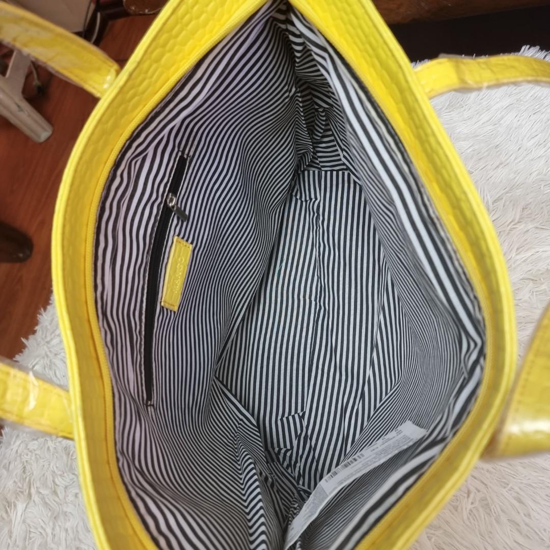 Mango Tote Bag Medium (Category: Luxury Bags & Wallets) located in Malabon City. Submitted by andies.closet (Listing ID 1123347132, Image 3). Description: Authentic BrandNew Mango Tote Bag Medium size.