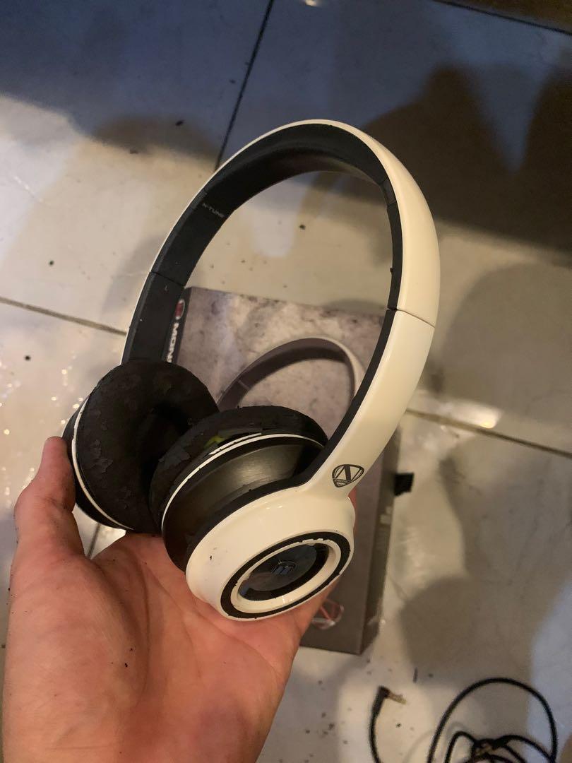 Monster headphones (Category: Headphones & Headsets) located in Quezon City. Submitted by goodollovedgoods (Listing ID 1123352033, Image 1). Description: Monster headphones Sound crisp and clear Original price 8k+ Issues: Leather crumbling Rubber on wire melting Needs cleaning .