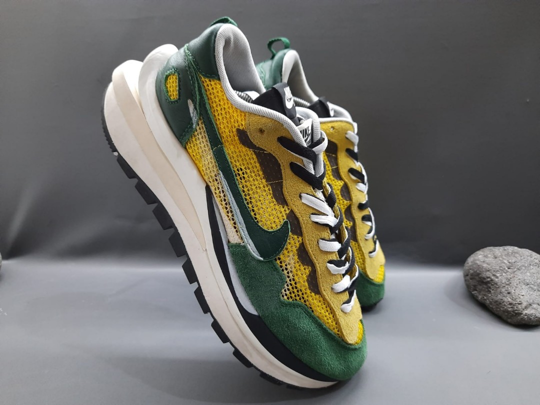 tour yellow and gorge green sail