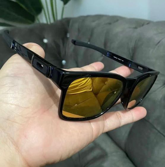 Oakley Catalyst Sunglasses (almost new), Men's Fashion, Watches &  Accessories, Sunglasses & Eyewear on Carousell