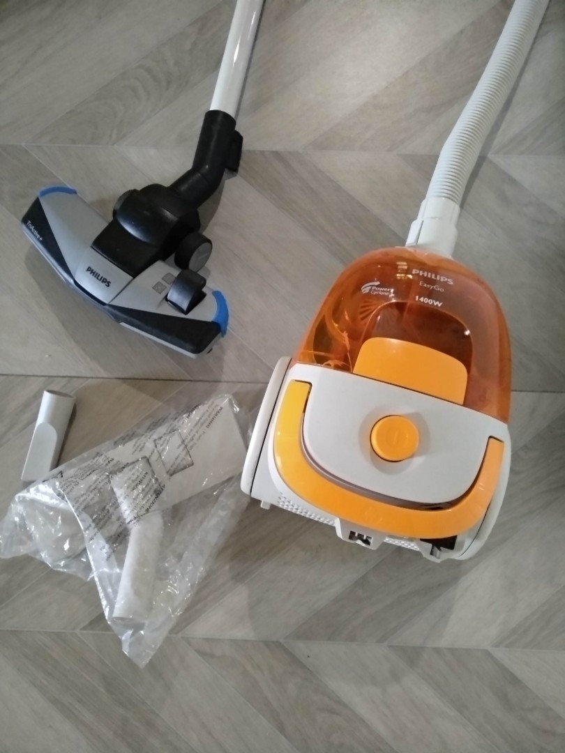 Philips easy go 1400w bagless vacuum cleaner, TV & Home Appliances