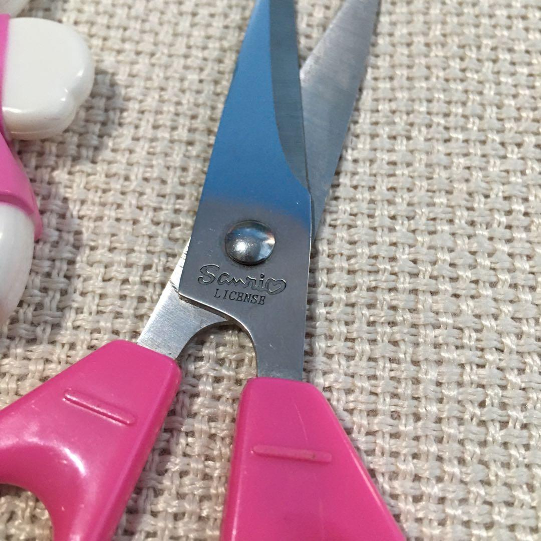 Sanrio Hello Kitty Scissors, Hobbies & Toys, Stationary & Craft