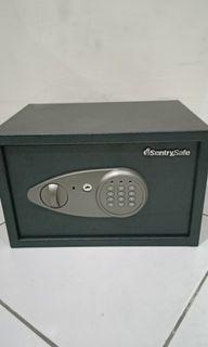 Sentry Safe /Safety Box