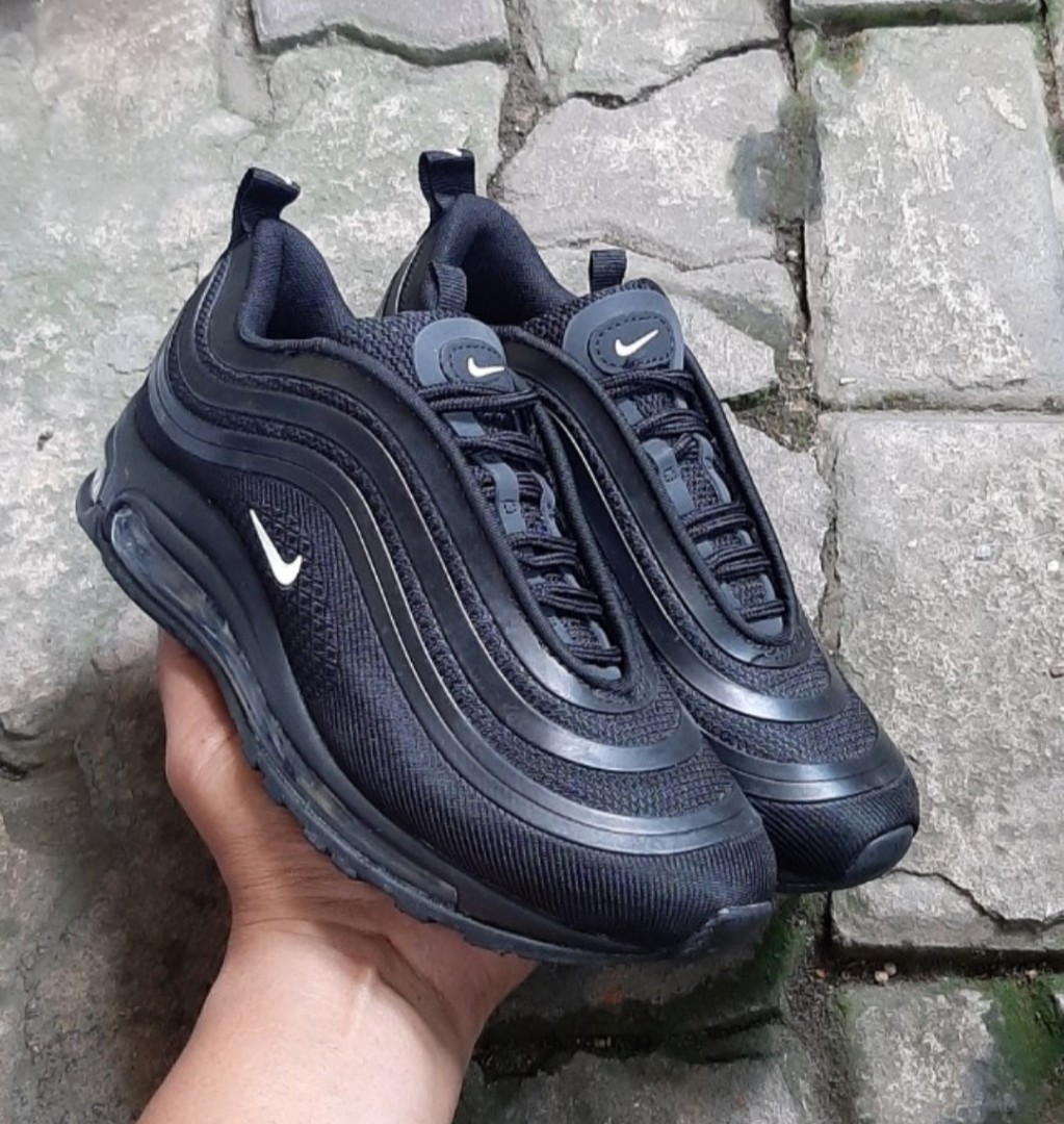 Sepatu airmax hitam