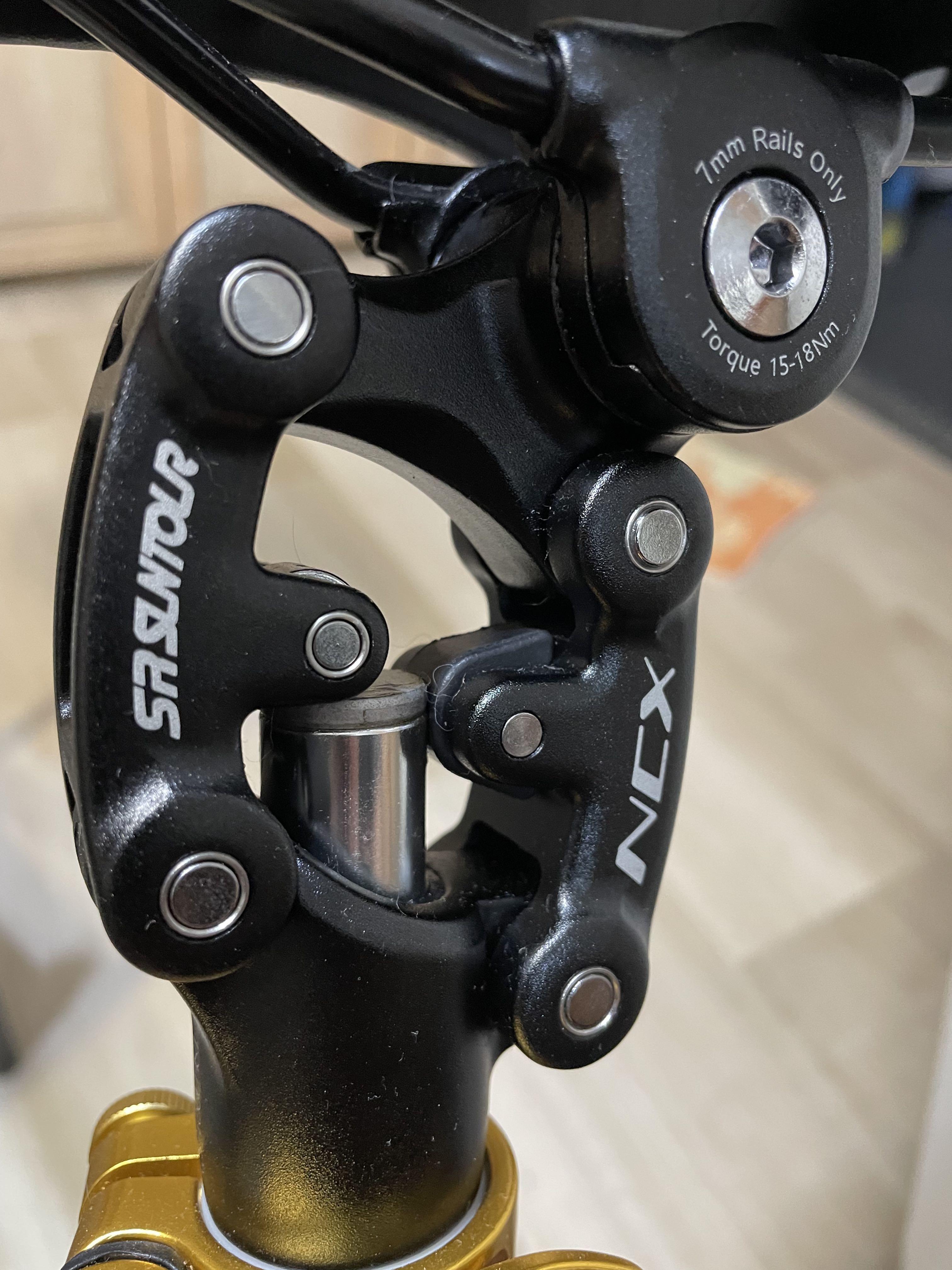 SR Suntour Suspension seat post, Sports Equipment, Bicycles & Parts