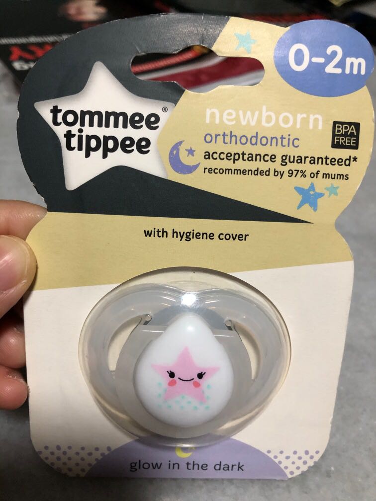 Tommee Tippee pacifier with hygiene cover ( glow in the dark), Babies