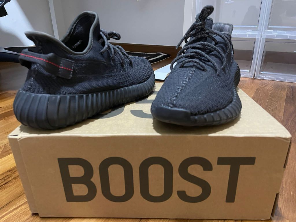 black yeezy shoes men