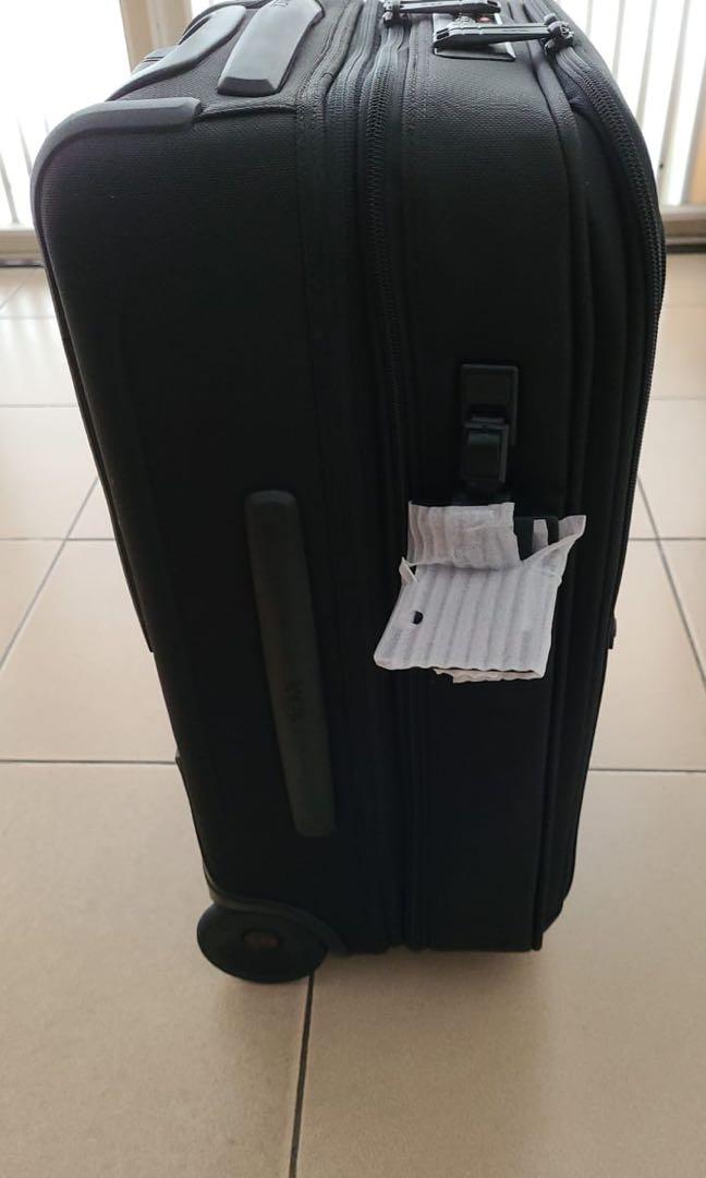 TUMI International Expandable 2 Wheeled CarryOn Alpha 3, Fesyen Pria