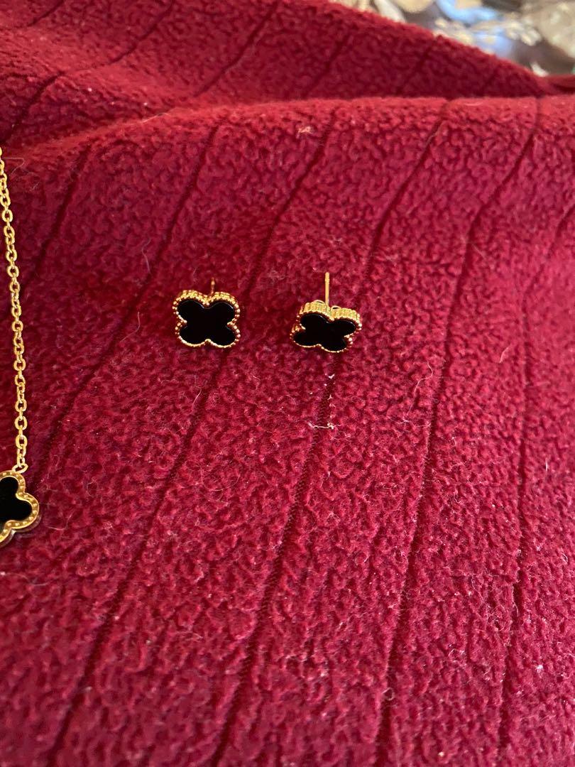 Van Cleef & Arpels black earrings bracelet necklace (Category: Necklaces) located in Cebu City. Submitted by simpleabundance (Listing ID 1123360276, Image 3). Description: Set jewelries Can be sold separately.