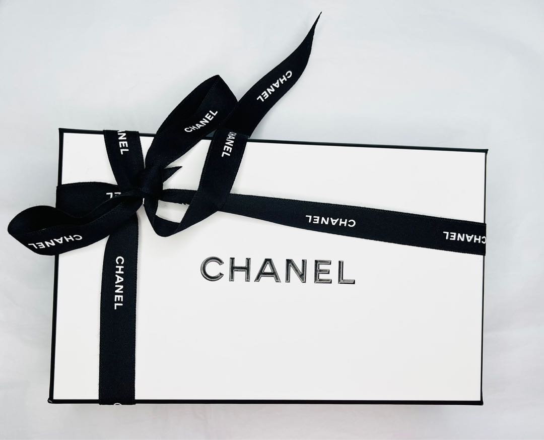 Authentic Chanel Gift Box with Ribbon (Medium), Beauty  Personal Care,  Fragrance  Deodorants on Carousell
