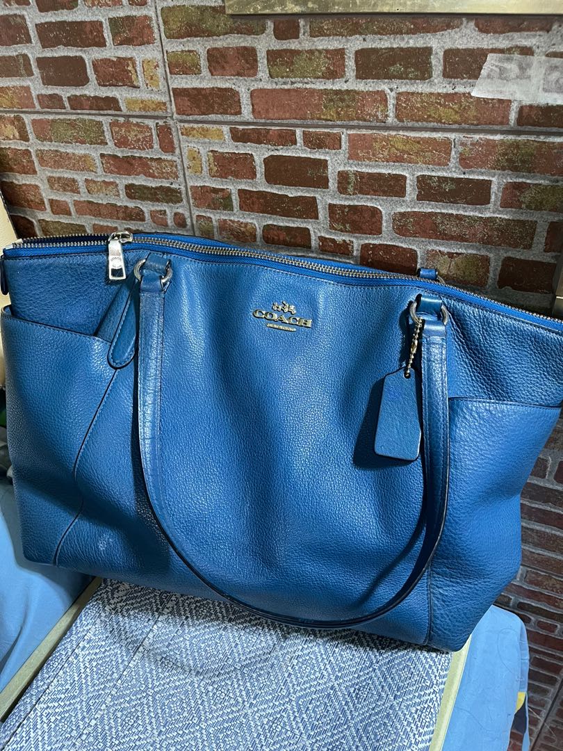 Authentic coach bag, Women's Fashion, Bags & Wallets, Shoulder Bags on