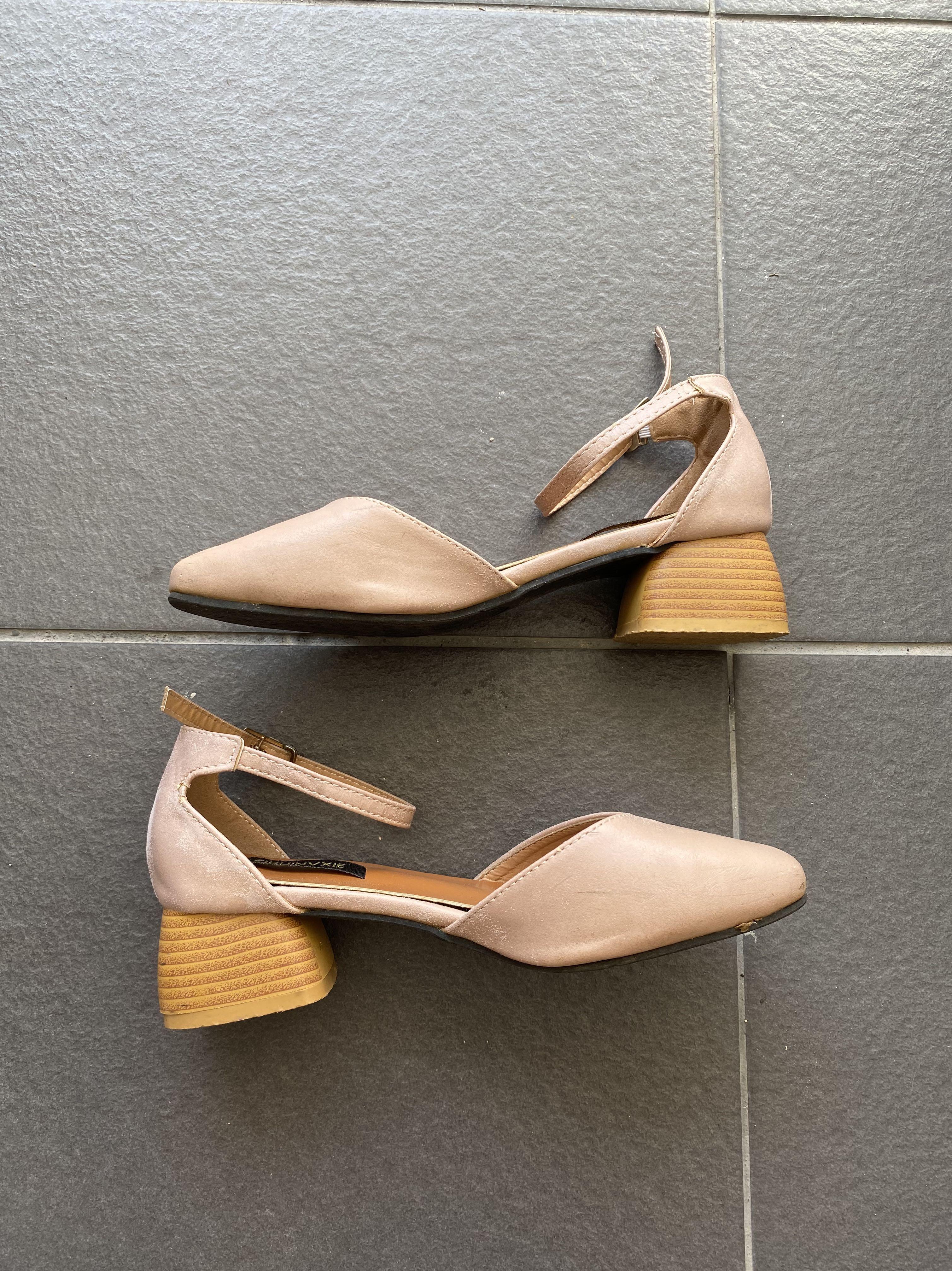 Beige outlet low heels