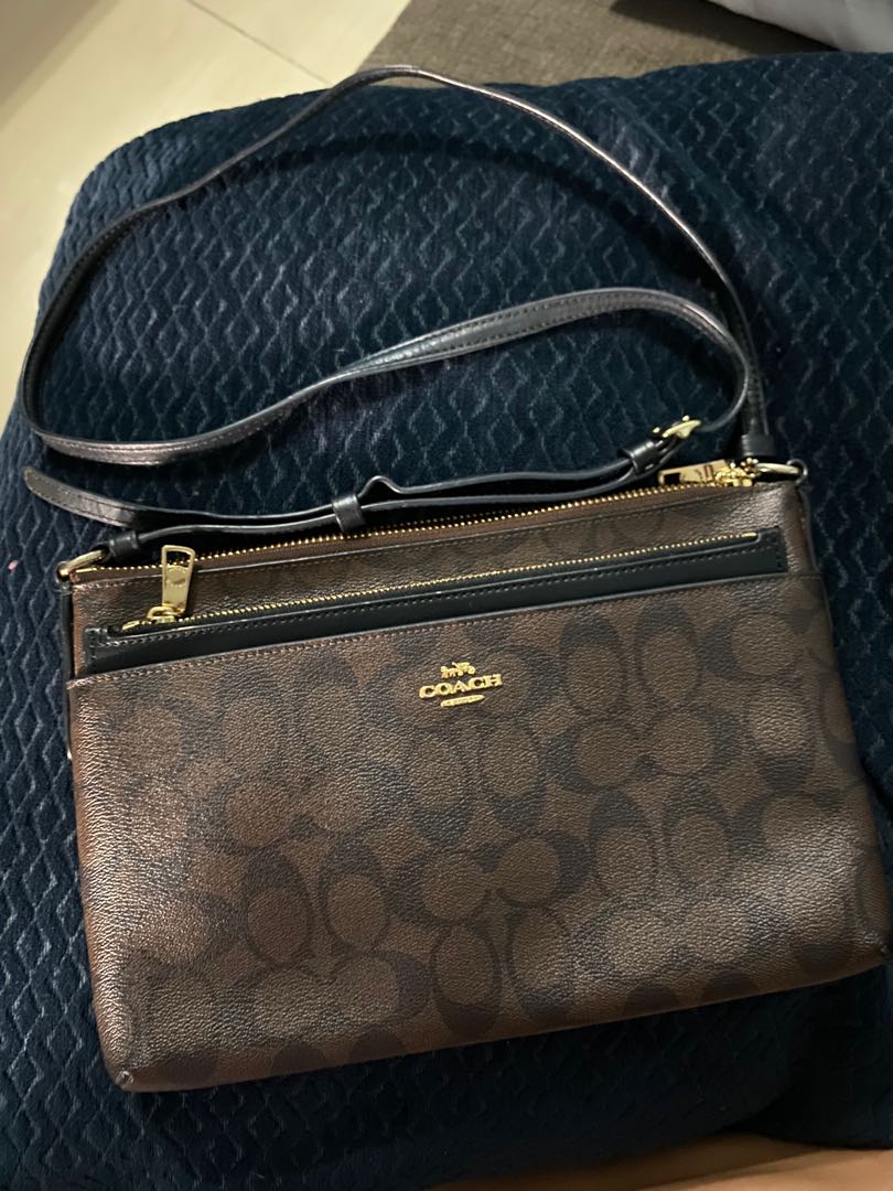 Coach East/West Crossbody with Pop Up Pouch in Signature, Barang Mewah