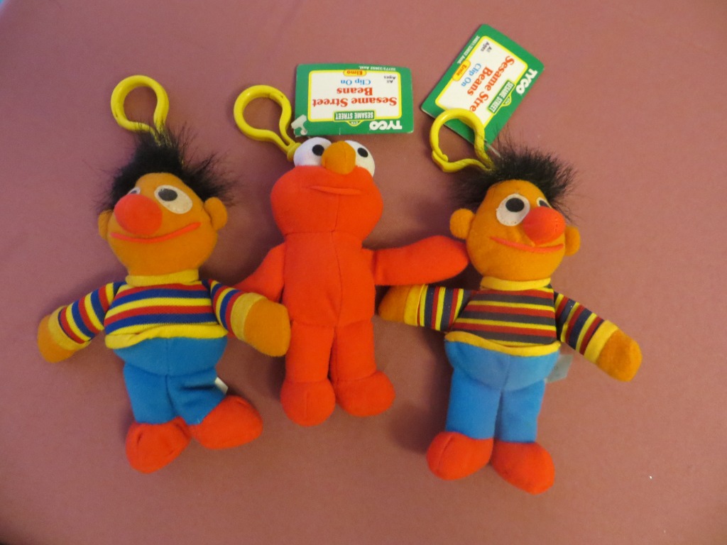 COLLECTIBLE TYCO Sesame Street Beans Clip On Ernie Elmo 1997