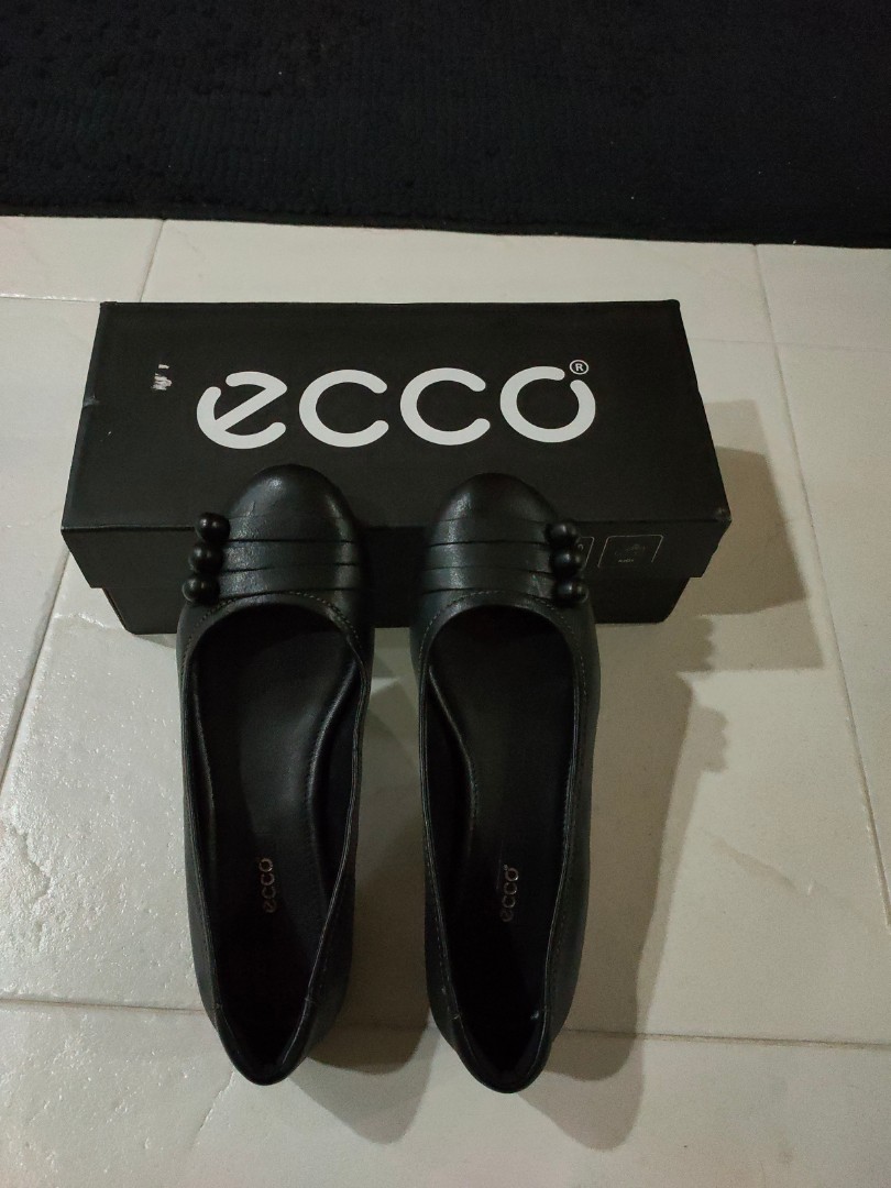 Ecco brand, Women's Fashion, Footwear, Flats on Carousell