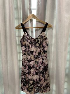 (Category: ) located in . Submitted by simmiewardrobe (Listing ID 1128799421, Image 1). Description: .