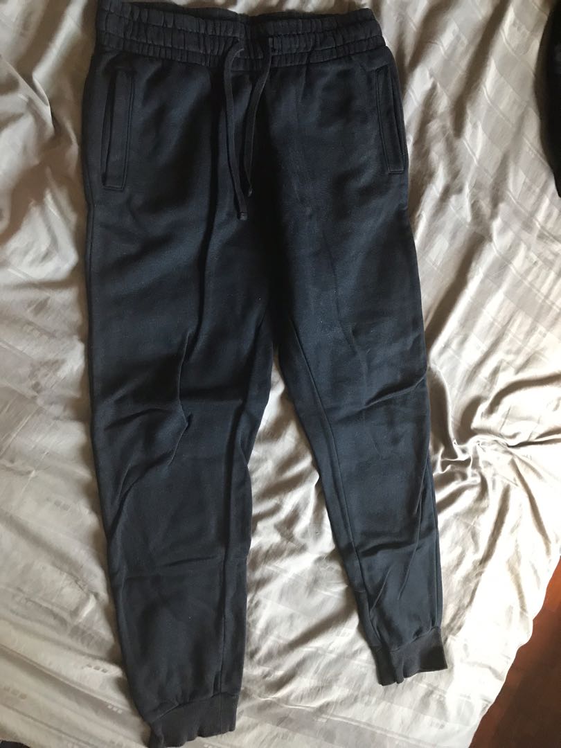 Divided sweatpants online
