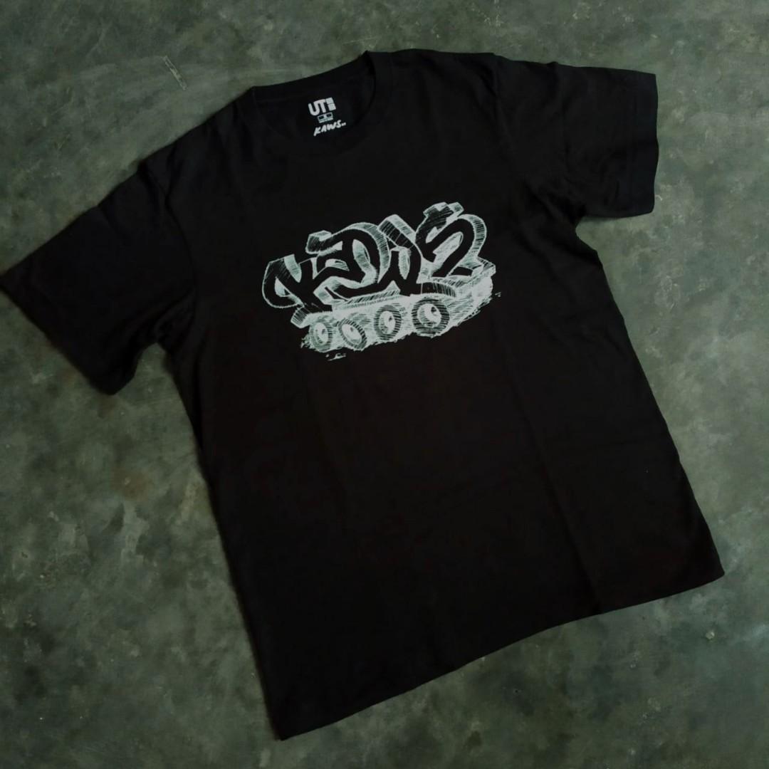 Kaos T-Shirt Uniqlo x Kaws, Fesyen Pria 