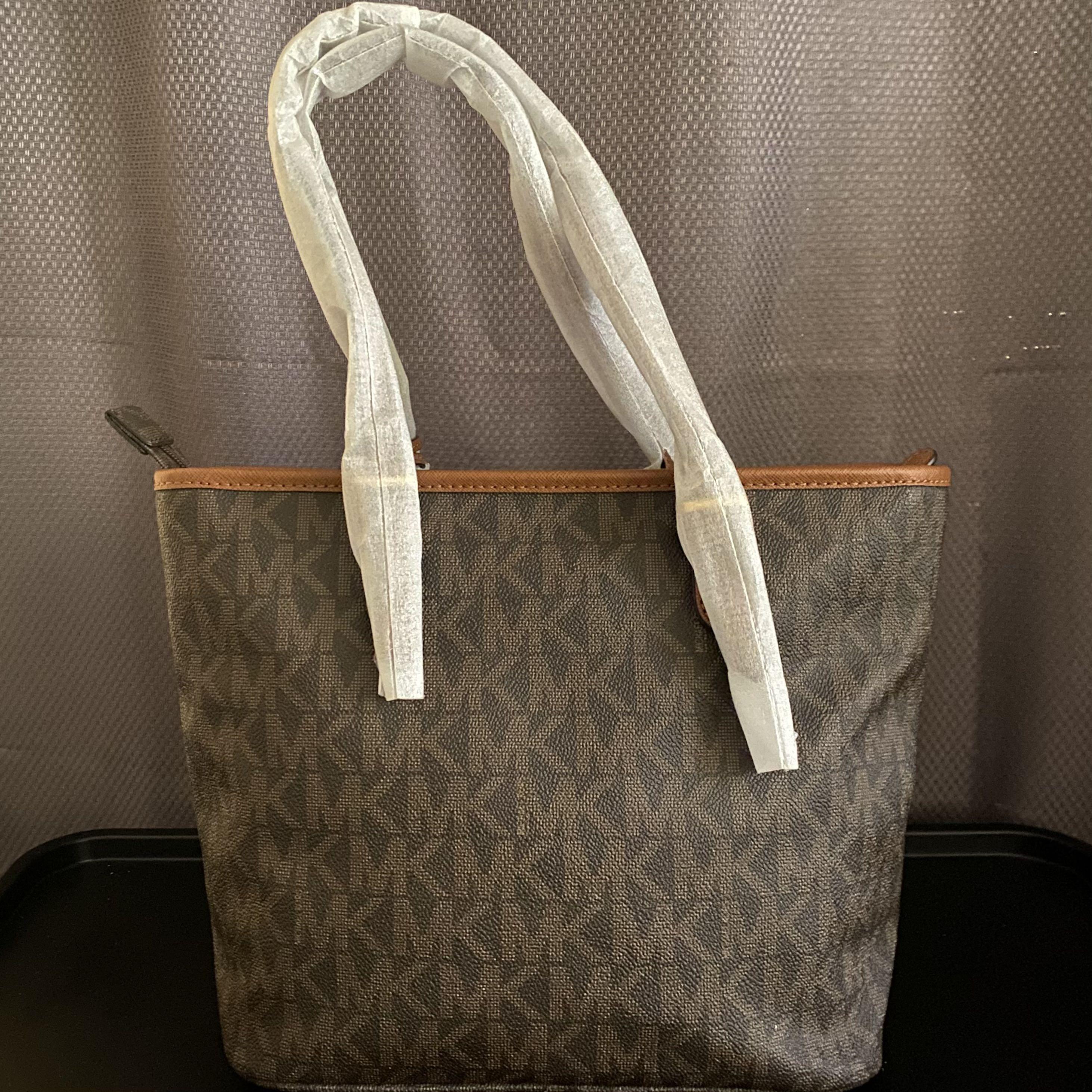 BRAND NEW MICHAEL KORS JET SET ITEM MEDIUM TOP ZIP SNAP POCKET TOTE