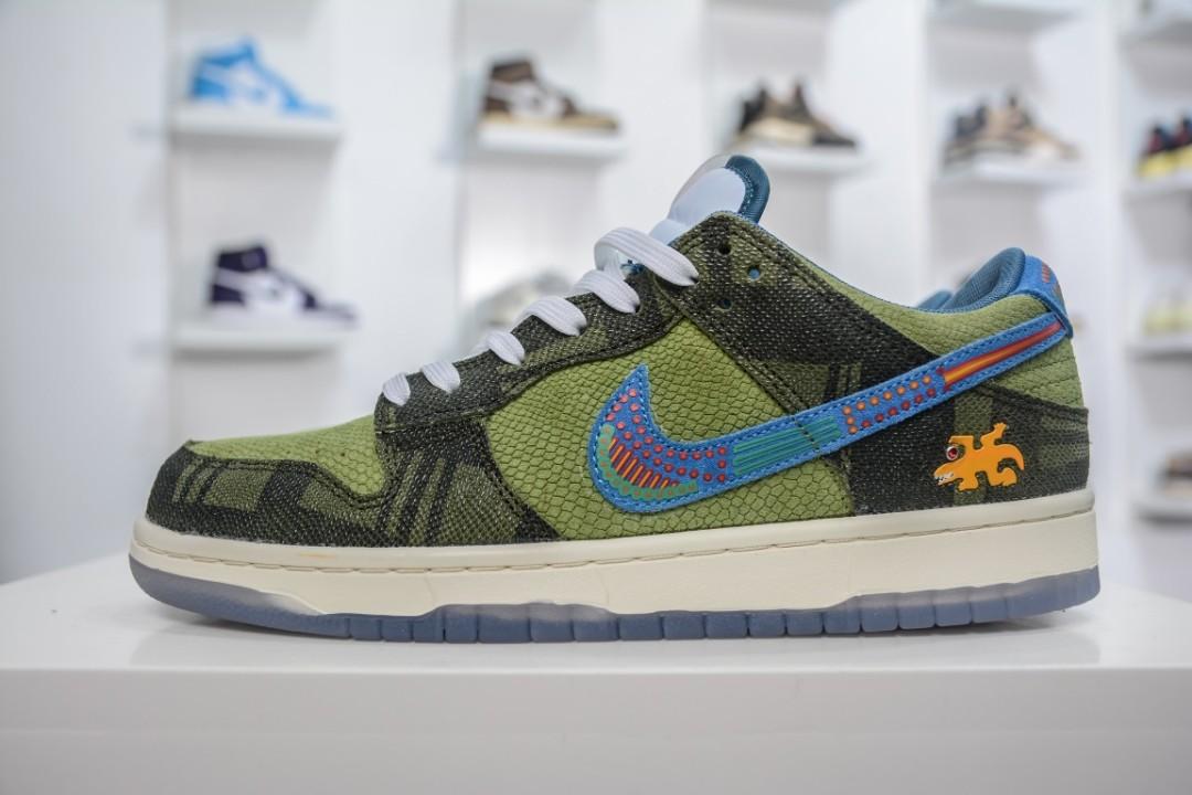 Nike Dunk Low “SiEMPRE Familia” (2021) DO2160-335