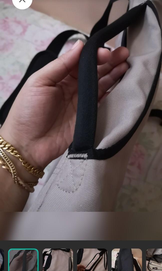 Nike Laptop/Messenger Bag (Category: Laptop Bags & Sleeves) located in Pasig City. Submitted by jetcon (Listing ID 1128733242, Image 2). Description: Authentic Nike Cordura Laptop bag. Used several times lang. Bought for 5k sa Nike store..