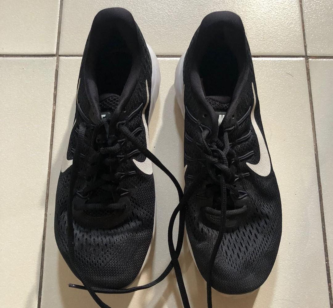 Nike Lunarlon (Category: Sneakers) located in Paranaque City. Submitted by mitochondrian (Listing ID 1128807785, Image 1). Description: Please check details s pictures. Legit Nike Lunarlon. Women's size rfs. change of plans Lalamove cod.