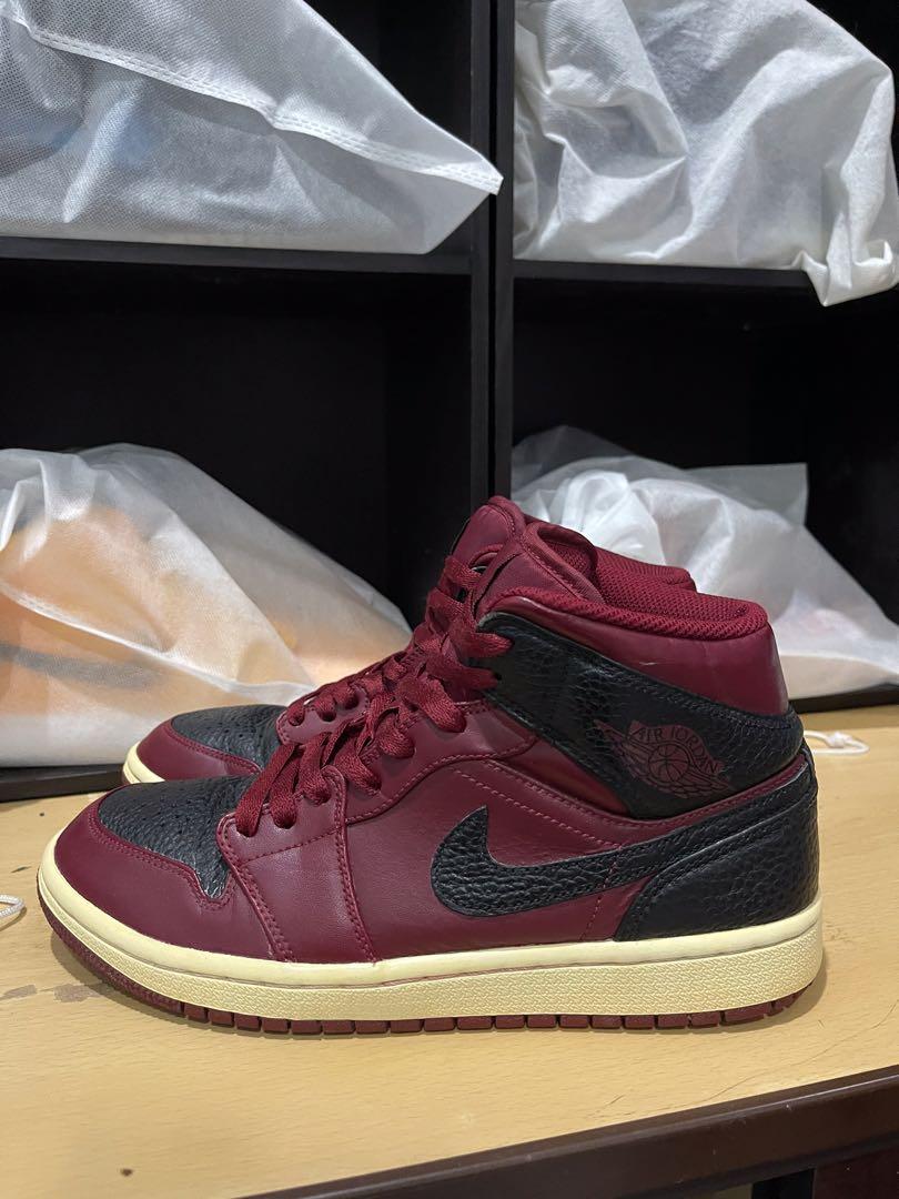 Air jordan 1 mid discount team red/ black-summit white