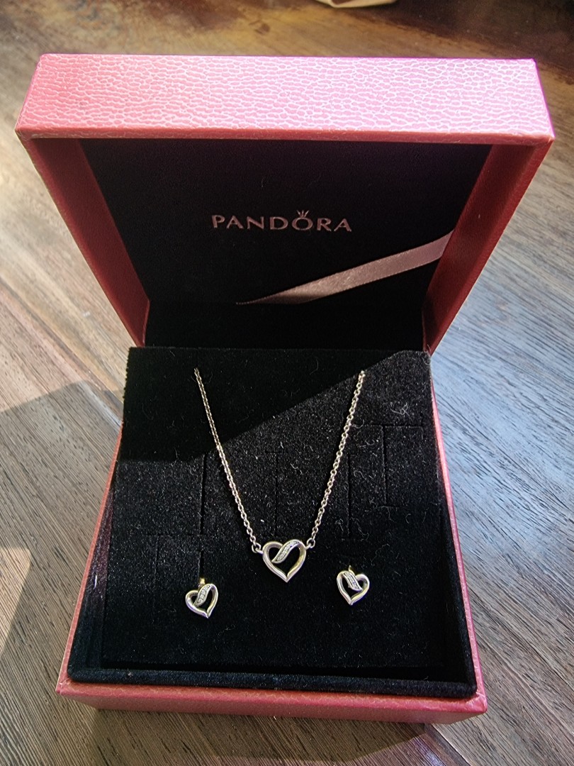 Ribbon of love necklace pandora online