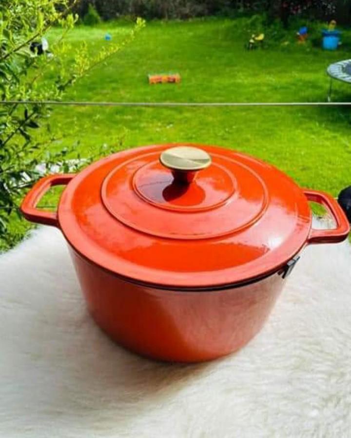 Smith & Nobel Traditions 5L Cast Iron Casserole Pot Red