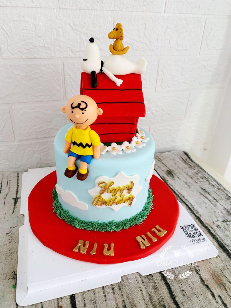 Snoopy Birthday Cake - Decorated Cake by Becky - CakesDecor