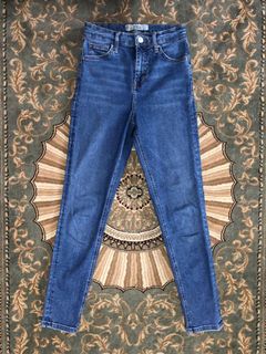 (Category: ) located in . Submitted by glowxupxpreloved (Listing ID 1128850596, Image 1). Description: .