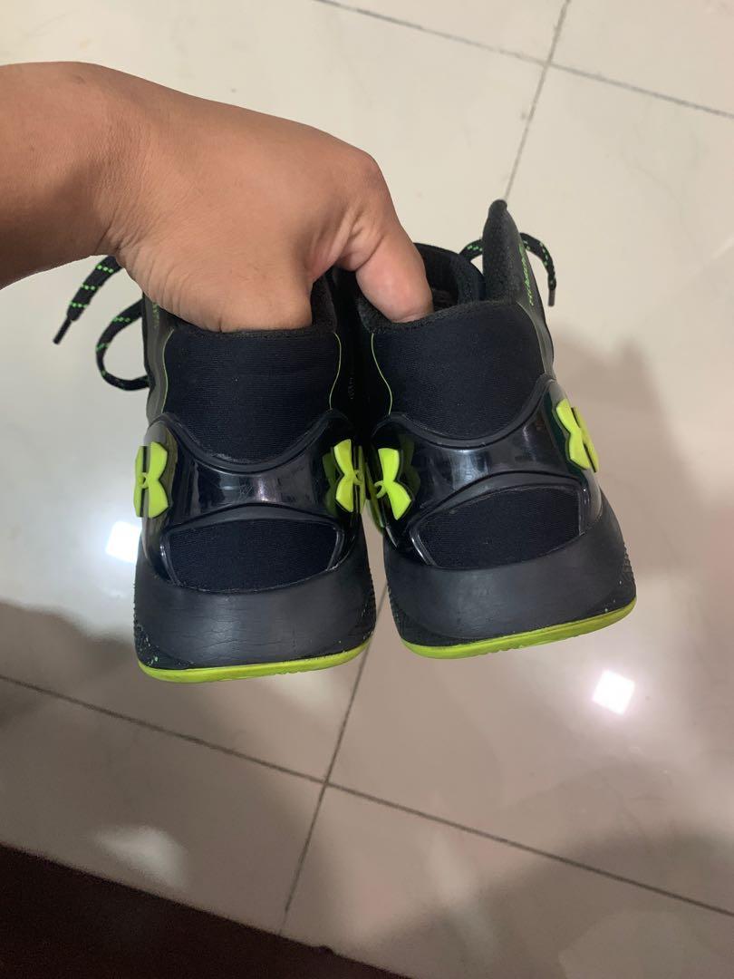 Under armour e24 top charged