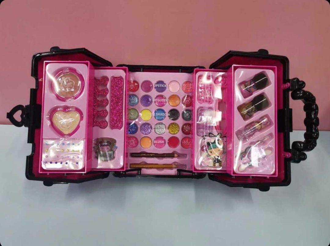 Vanity Makeup Kit, Babies & Kids, Babies & Kids Fashion on Carousell