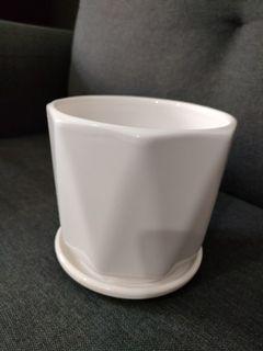 White Ceramic Vase With Base Tray