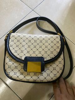 (Category: ) located in . Submitted by ellemira (Listing ID 1128804308, Image 1). Description: .