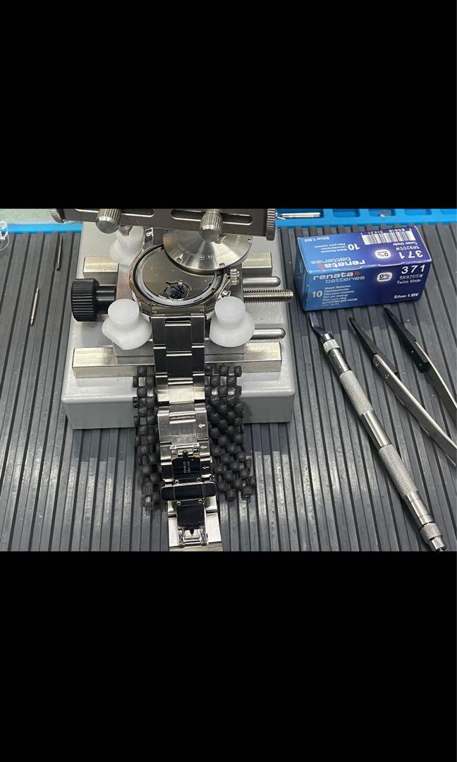 正宗專業換電 Casio gshock g-shock 換電 babyg baby-g 深水埗 用心製作 手錶換電池 手錶換電 手錶無電 即換即取 多年經驗 信心十足 ga110 ga-110 ga2100 ga-2100 solar dw6900 dw-6900 dw5600 dw-5600 （分類：手錶）位於 Hong Kong。 由 tel_51717047 提交（商品編號 1123664337，圖片 3）。簡介： 🔧 【專業手錶換電池服務】 🔋 我們專注於高品質、細心、安全的手錶換電服務，讓您的腕錶煥然一新！ ✅ 為何選擇我們？ 100%使用瑞士／日本原廠電池 (Murata前Sony）、Panasonic、Seiko、Renata，品質保證 收費清晰 單電 $40｜雙電 $60（已包含防水圈補油服務） 即場更換，快速取回 無需久等，效率至上 舊電池即時交回 讓您清楚知道更換了哪款電池 專業工具操作，防止刮花 用心處理每一枚手錶 多年經驗，任何品牌皆可處理 無論是 Casio